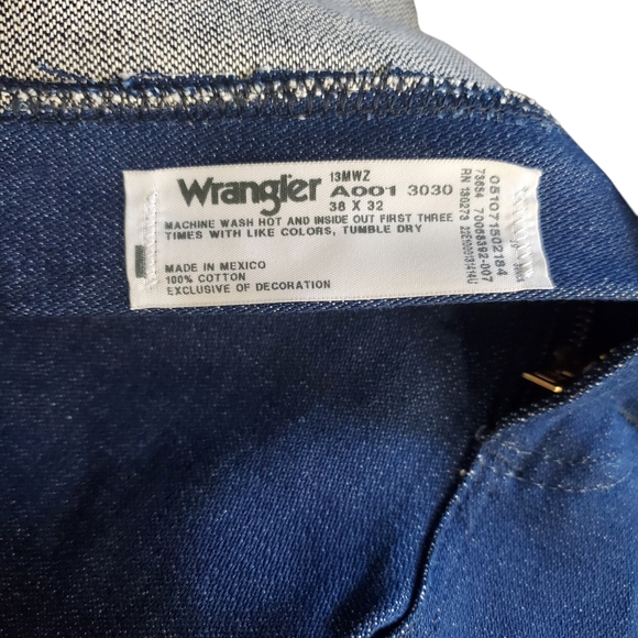 NWT Wrangler Pro Rodeo Cowboy Cut Men's Jeans Size 38 x 32 - Picture 3 of 8